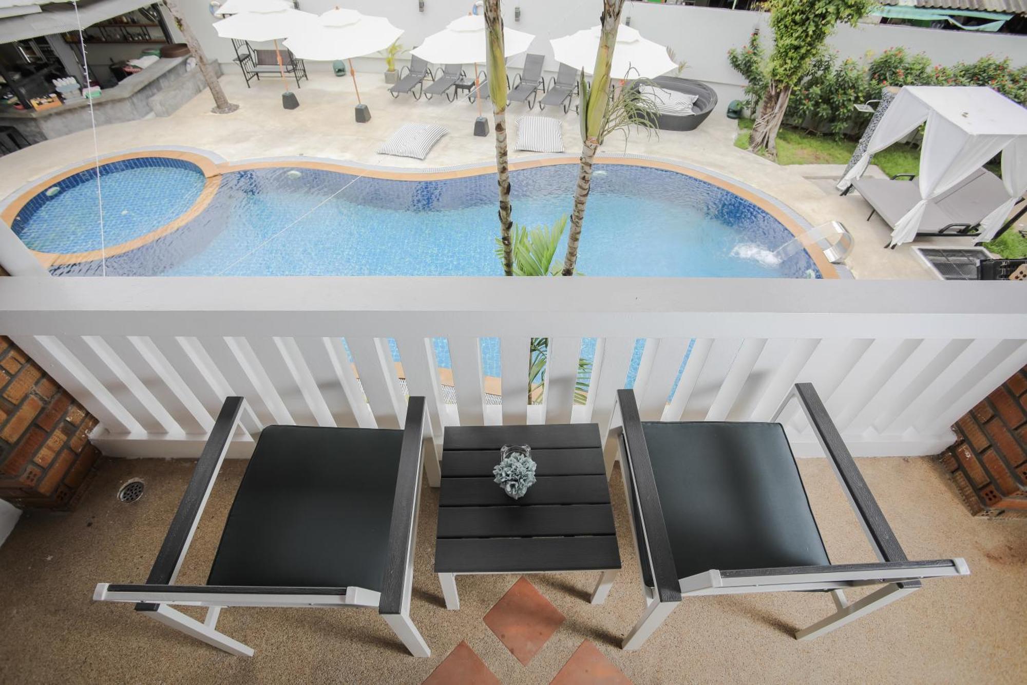 Etk Patong Resort Exterior photo